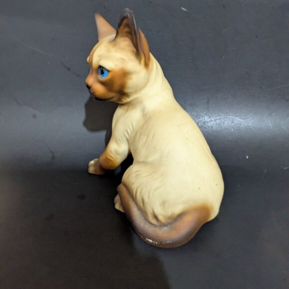 Vintage Siamese Cat Figurine Blue Eyes Hand-Painted Ceramic Decorative Piece 6" - Picture 3 of 9